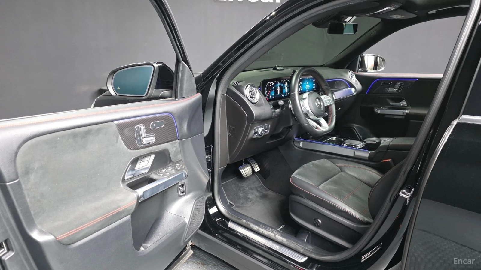 Mercedes-Benz GLB 250 AMG* КАМЕРА* ПАНОРАМА* ПОДГРЕВ, снимка 10 - Автомобили и джипове - 55432942