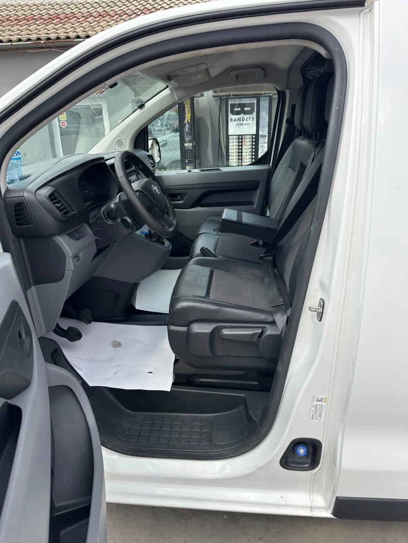 Toyota Proace Швейцария, снимка 8 - Бусове и автобуси - 47444156