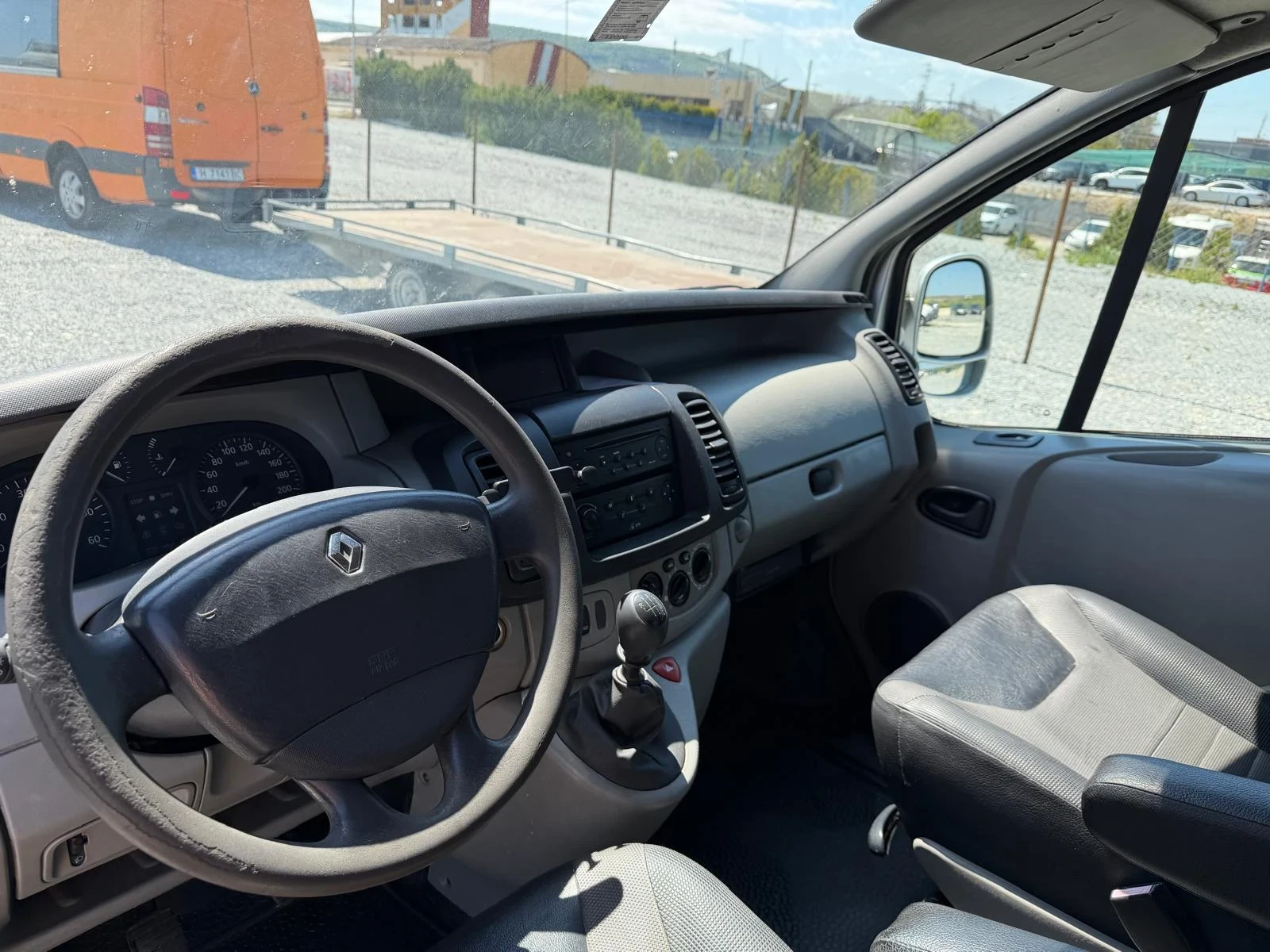 Renault Trafic 2.5 DCI 140HP, снимка 10 - Бусове и автобуси - 54441678