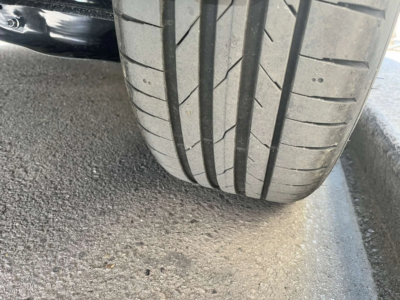 Гуми Летни 235/50R19, снимка 4 - Гуми и джанти - 54913062