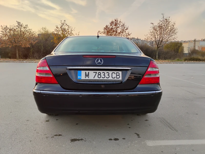 Mercedes-Benz E 320 ГАЗ* LPG* РЕГ* ОБСЛУЖЕН* , снимка 5 - Автомобили и джипове - 47906397