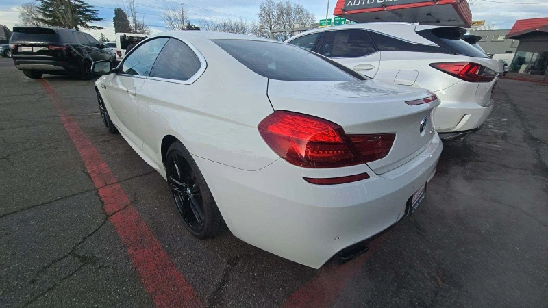 BMW 650 KEYLESS/NAVI/КАМЕРА/ПОДГРЕВ/Lane Keep, снимка 3 - Автомобили и джипове - 48733500