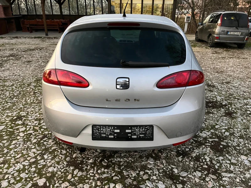 Seat Leon 1.6i 102кс, снимка 5 - Автомобили и джипове - 52839800