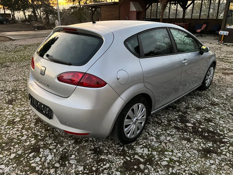Seat Leon 1.6i 102кс, снимка 4 - Автомобили и джипове - 52839800