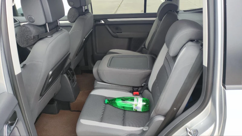 VW Touran LIFE, снимка 8 - Автомобили и джипове - 53173793