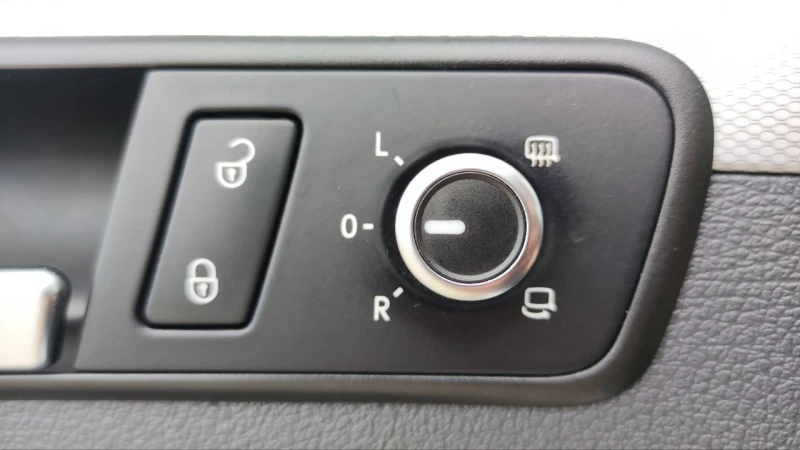 VW Touran LIFE, снимка 14 - Автомобили и джипове - 53173793