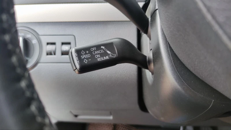 VW Touran LIFE, снимка 11 - Автомобили и джипове - 53173793