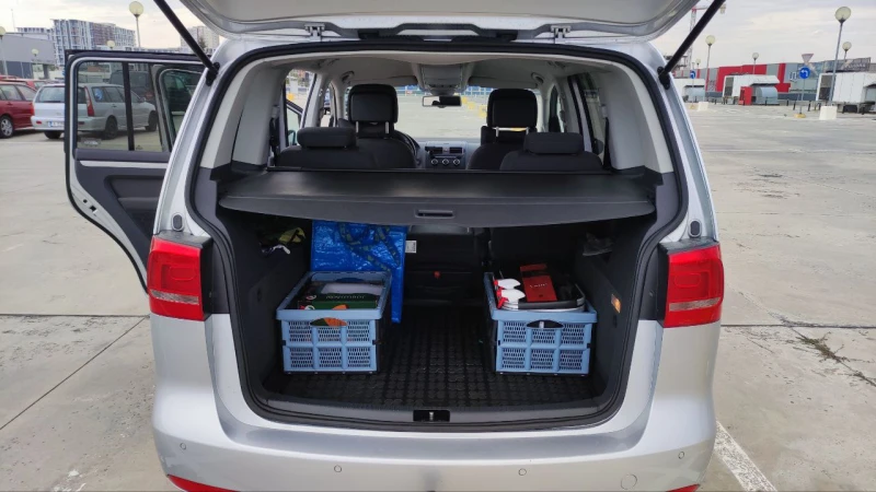 VW Touran LIFE, снимка 10 - Автомобили и джипове - 53173793