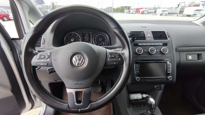 VW Touran LIFE, снимка 15 - Автомобили и джипове - 53173793