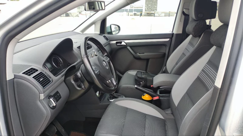 VW Touran LIFE, снимка 7 - Автомобили и джипове - 53173793