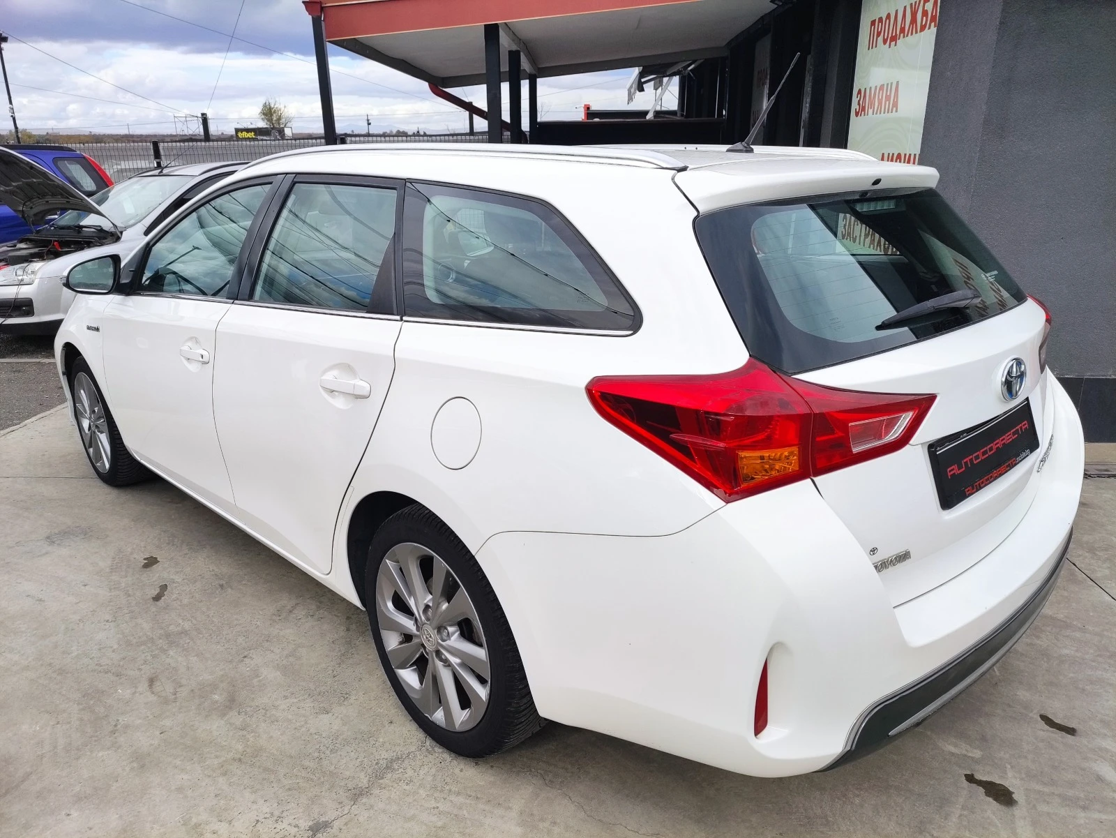 Toyota Auris 1.8i Hybrid Automatic E5B - изображение 6