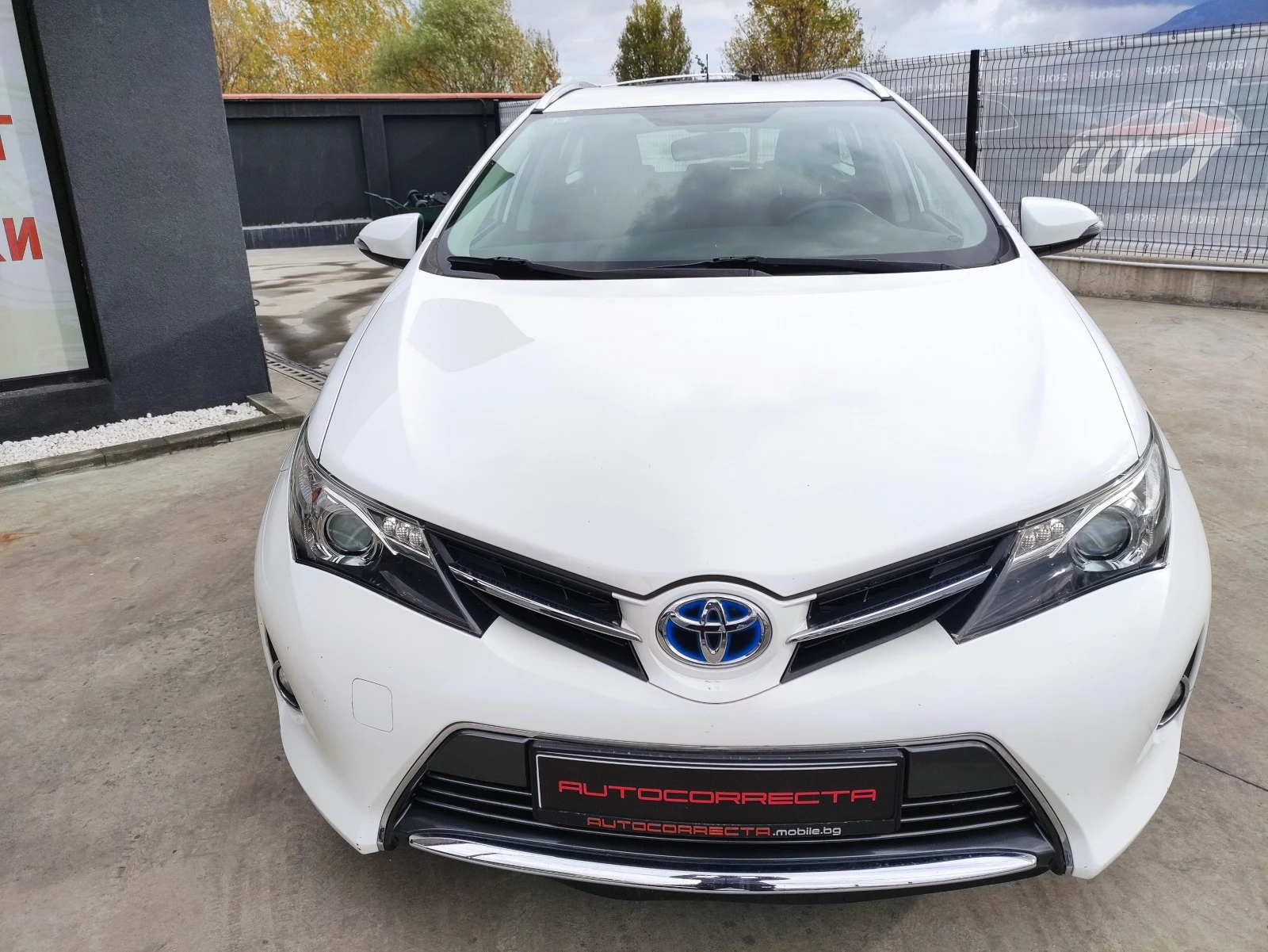 Toyota Auris 1.8i Hybrid Automatic E5B - изображение 2