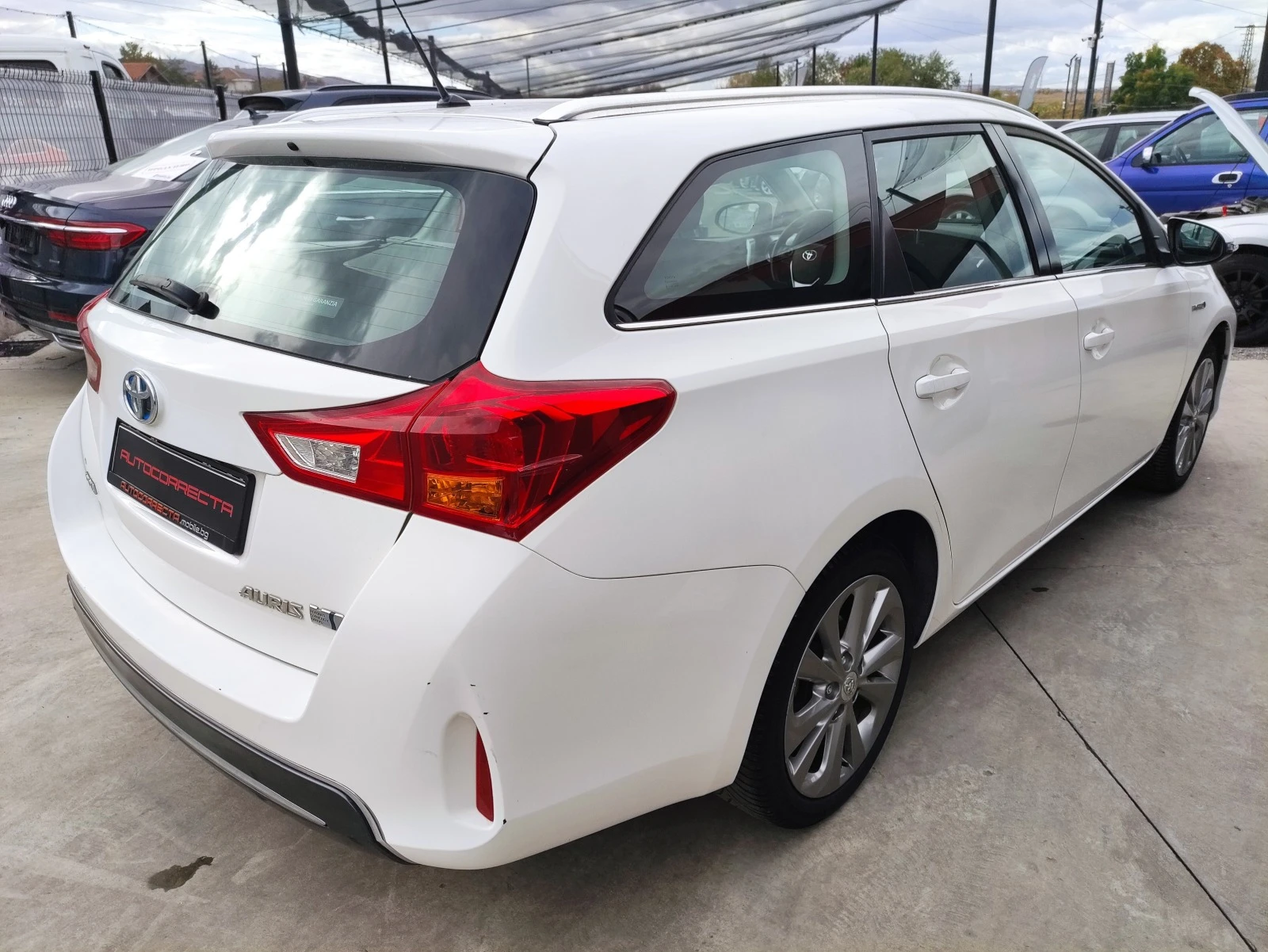 Toyota Auris 1.8i Hybrid Automatic E5B - изображение 4