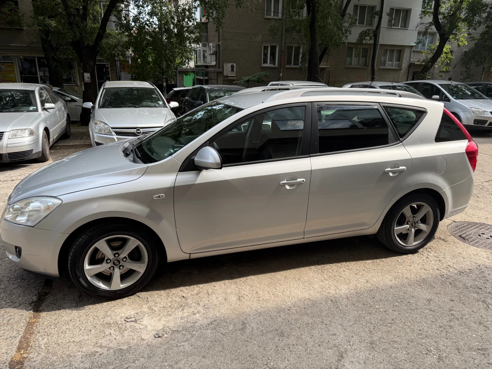 Kia Ceed SW 1.6 - изображение 2