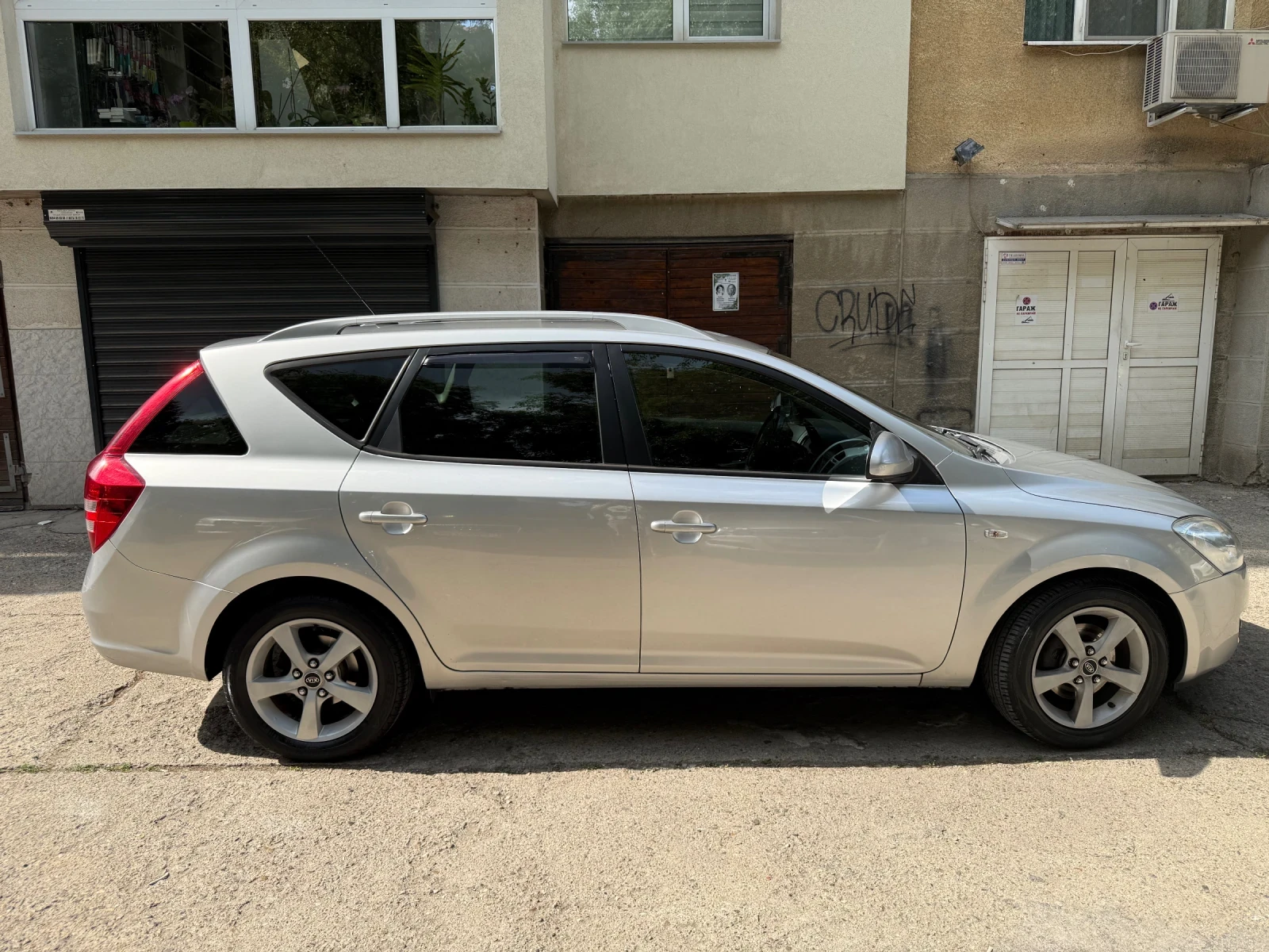 Kia Ceed SW 1.6 - изображение 7