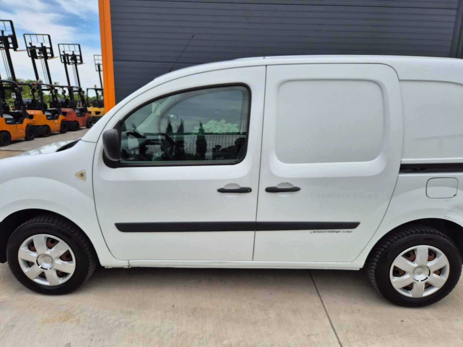Renault Kangoo 1.5 DCI* MAXI - 5 врати* КЛИМА* ПЕРФЕКТЕН ! - изображение 2