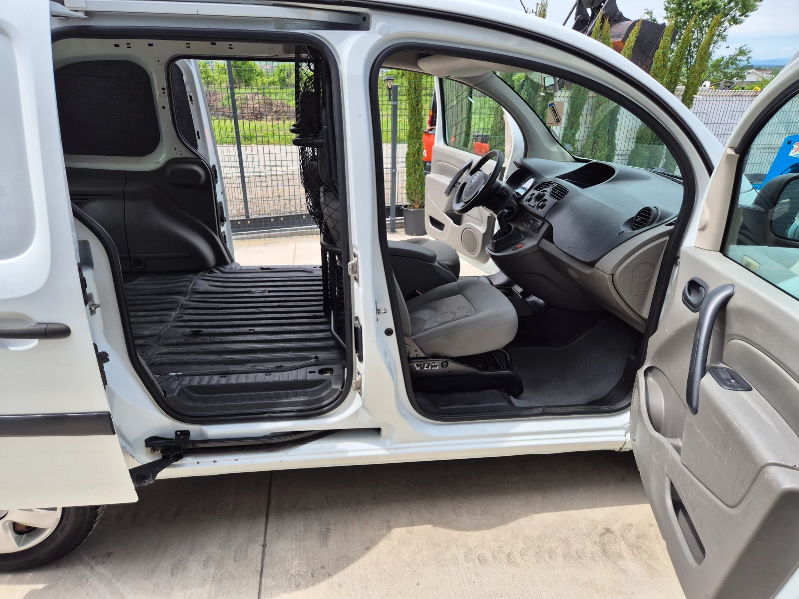Renault Kangoo 1.5 DCI* MAXI - 5 врати* КЛИМА* ПЕРФЕКТЕН ! - изображение 9