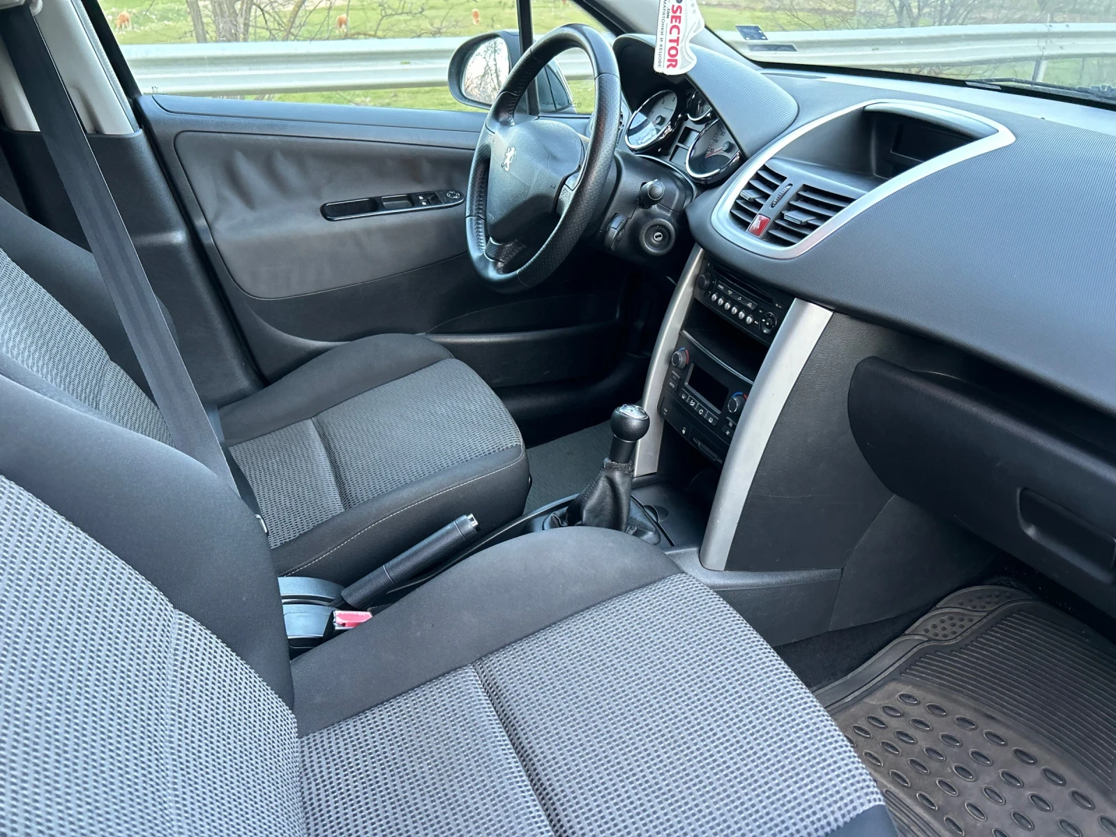 Peugeot 207 1.6 HDI SW ПАНОРАМА, снимка 11 - Автомобили и джипове - 53788876