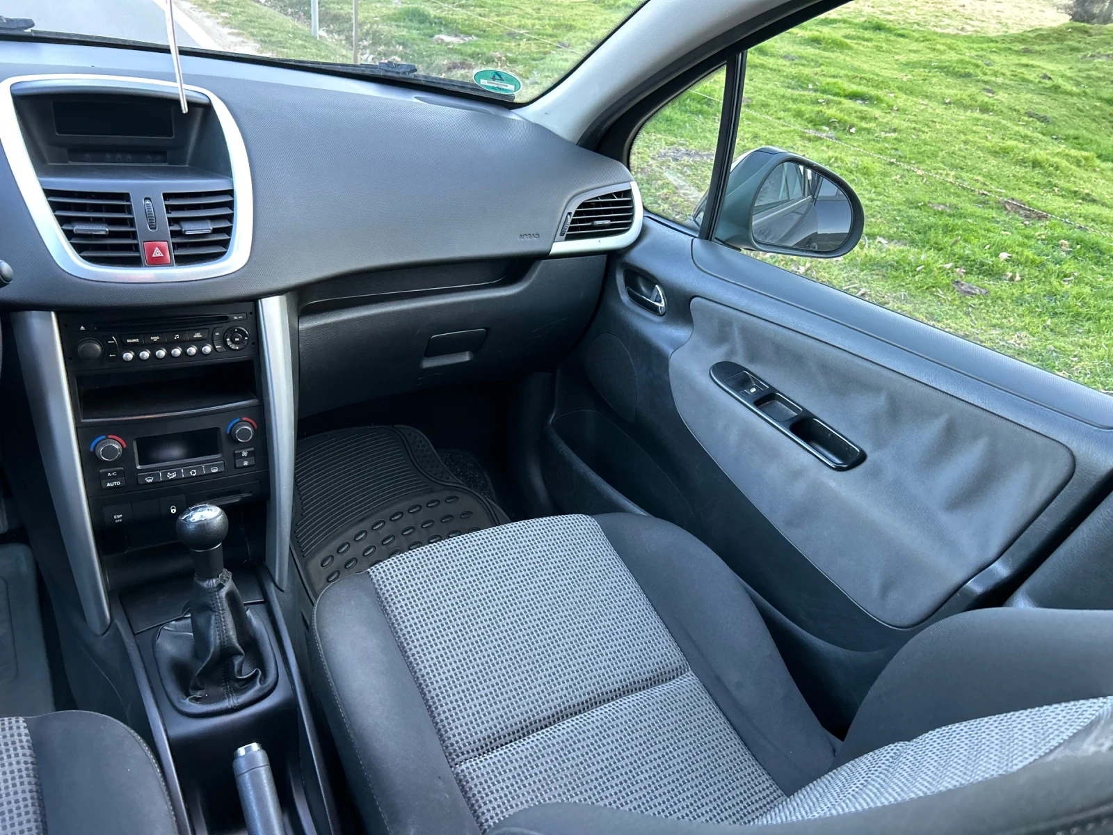 Peugeot 207 1.6 HDI SW ПАНОРАМА, снимка 10 - Автомобили и джипове - 53788876