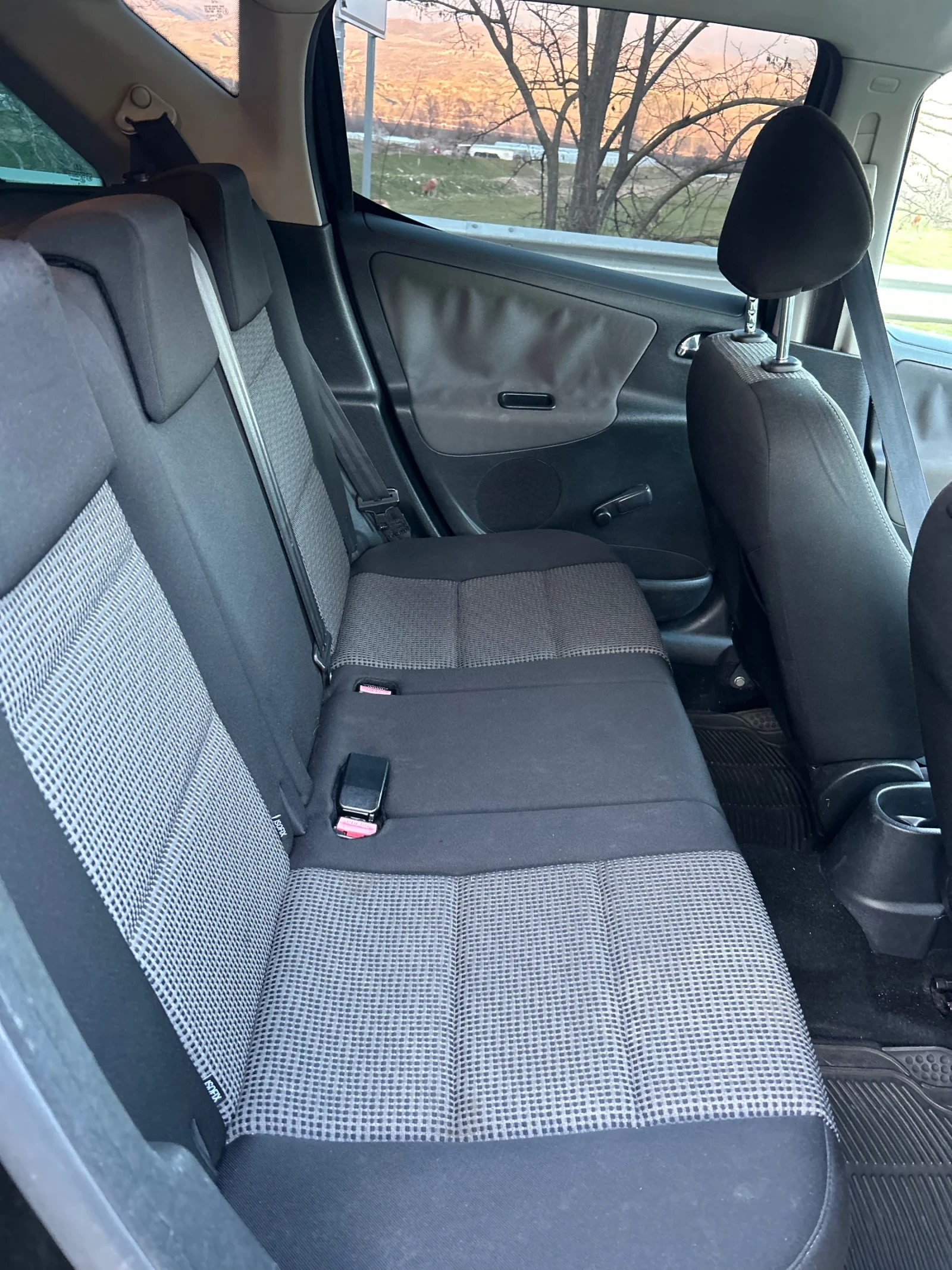 Peugeot 207 1.6 HDI SW ПАНОРАМА, снимка 12 - Автомобили и джипове - 53788876