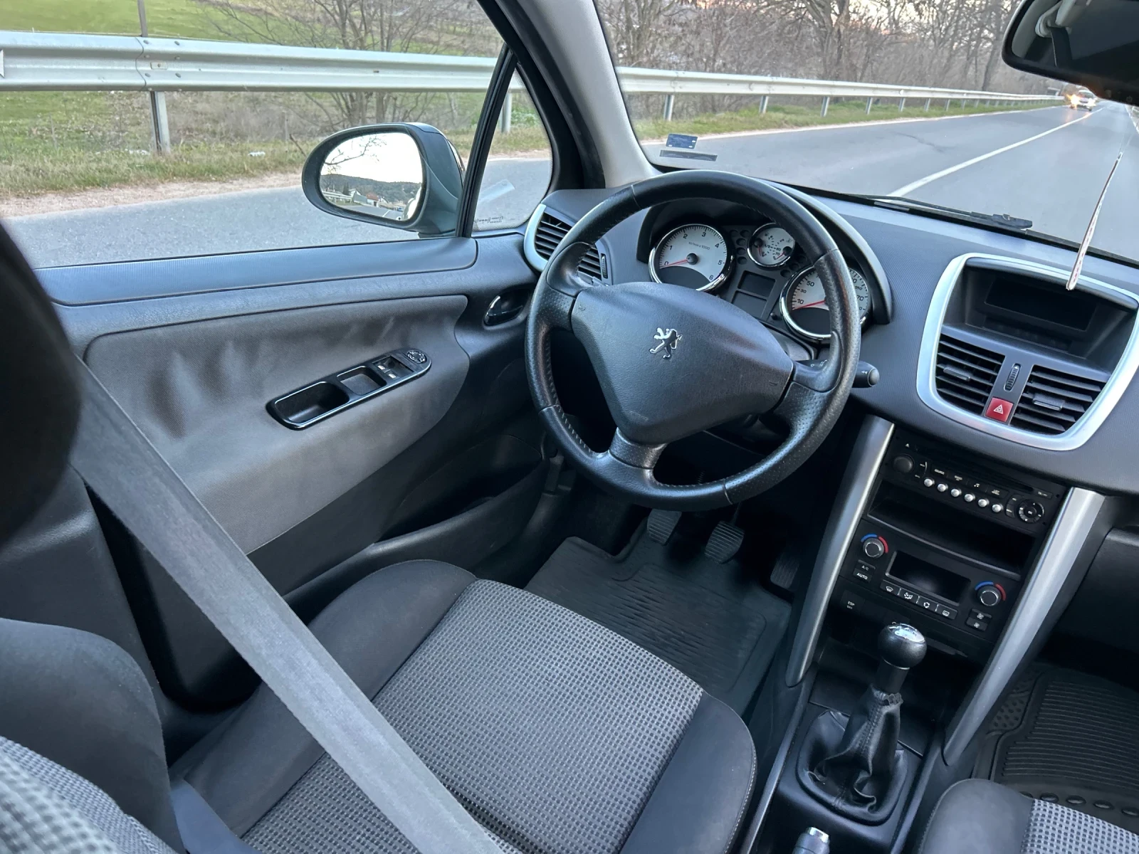 Peugeot 207 1.6 HDI SW ПАНОРАМА, снимка 9 - Автомобили и джипове - 53788876