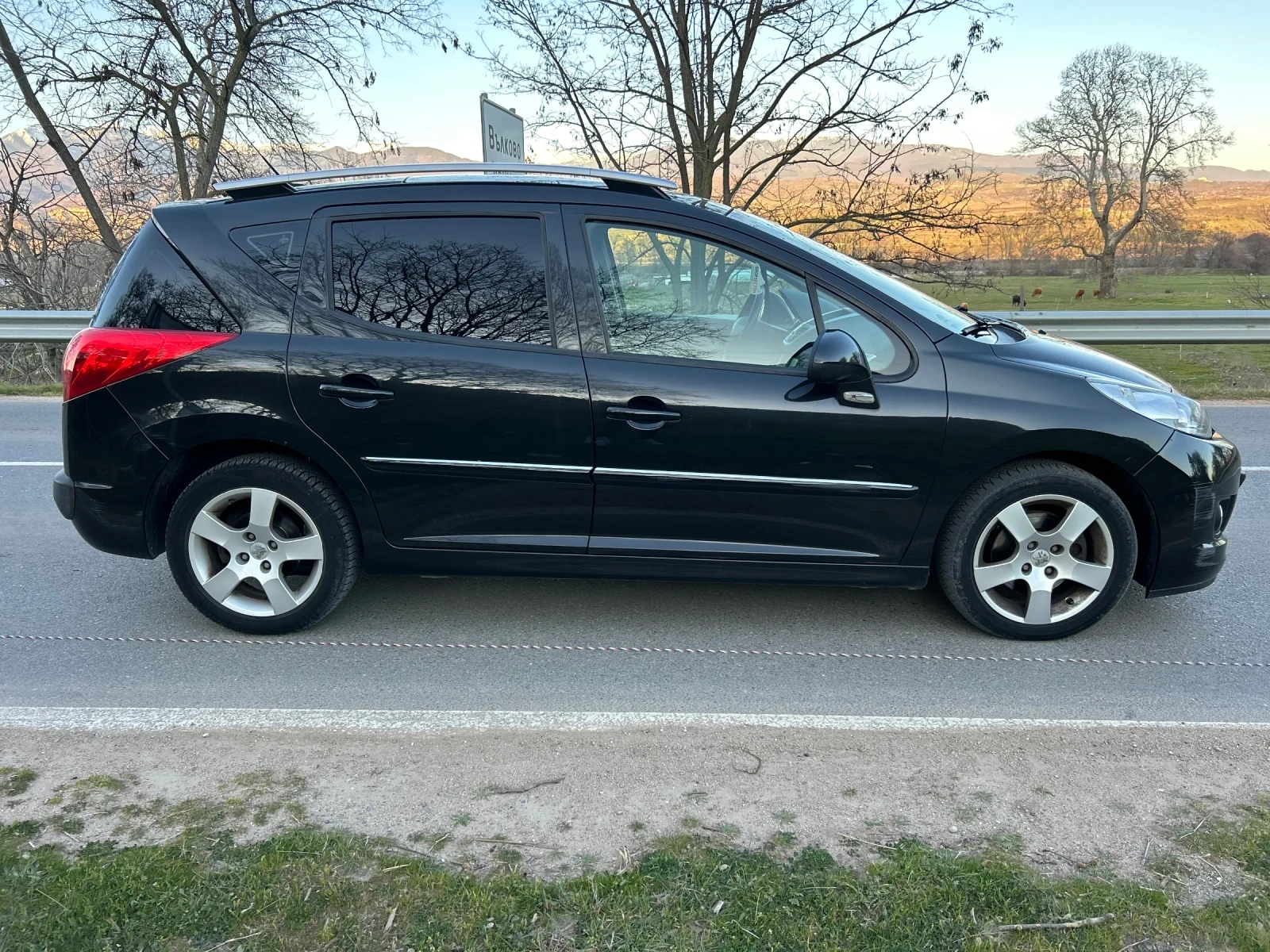 Peugeot 207 1.6 HDI SW ПАНОРАМА, снимка 7 - Автомобили и джипове - 53788876