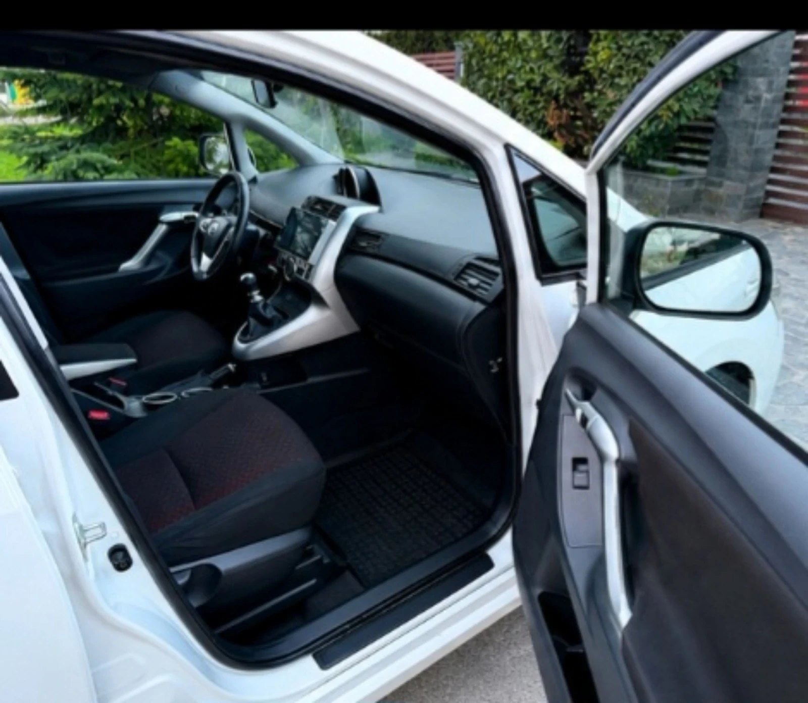 Toyota Verso  1.8 Edition, снимка 9 - Автомобили и джипове - 54035415