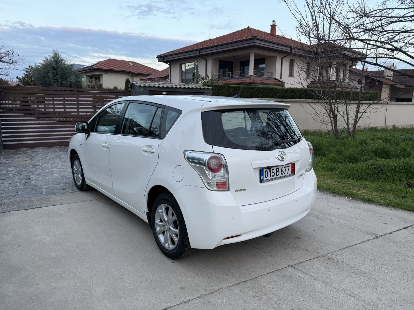 Toyota Verso  1.8 Edition, снимка 6 - Автомобили и джипове - 54035415