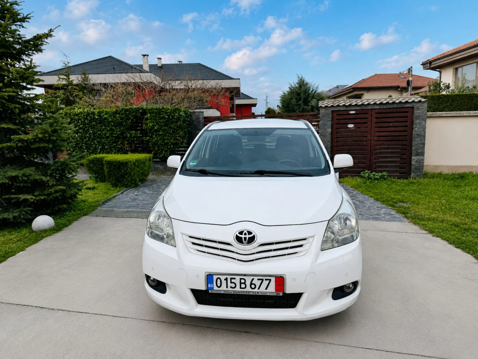 Toyota Verso  1.8 Edition, снимка 2 - Автомобили и джипове - 54035415