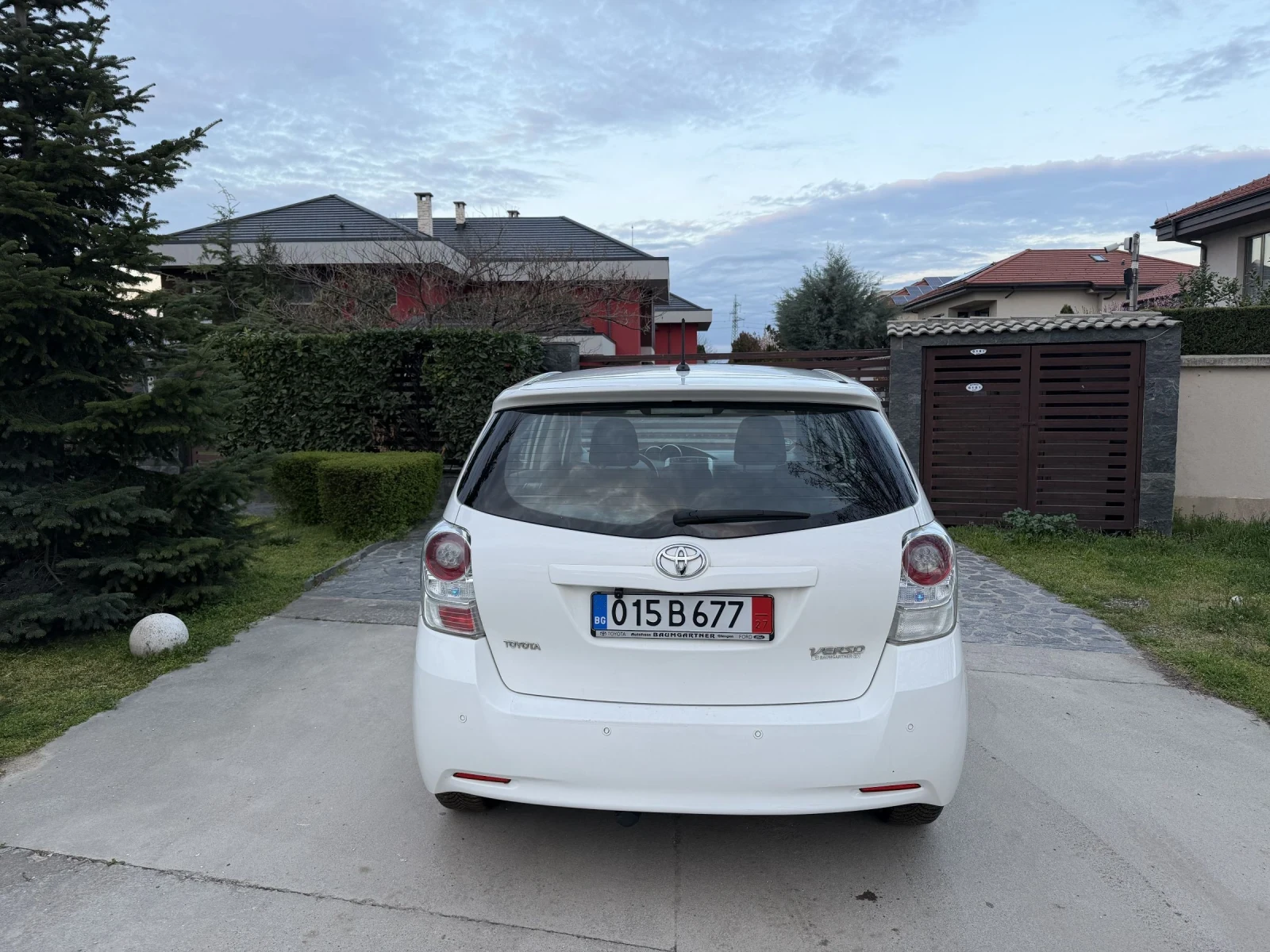 Toyota Verso  1.8 Edition, снимка 5 - Автомобили и джипове - 54035415