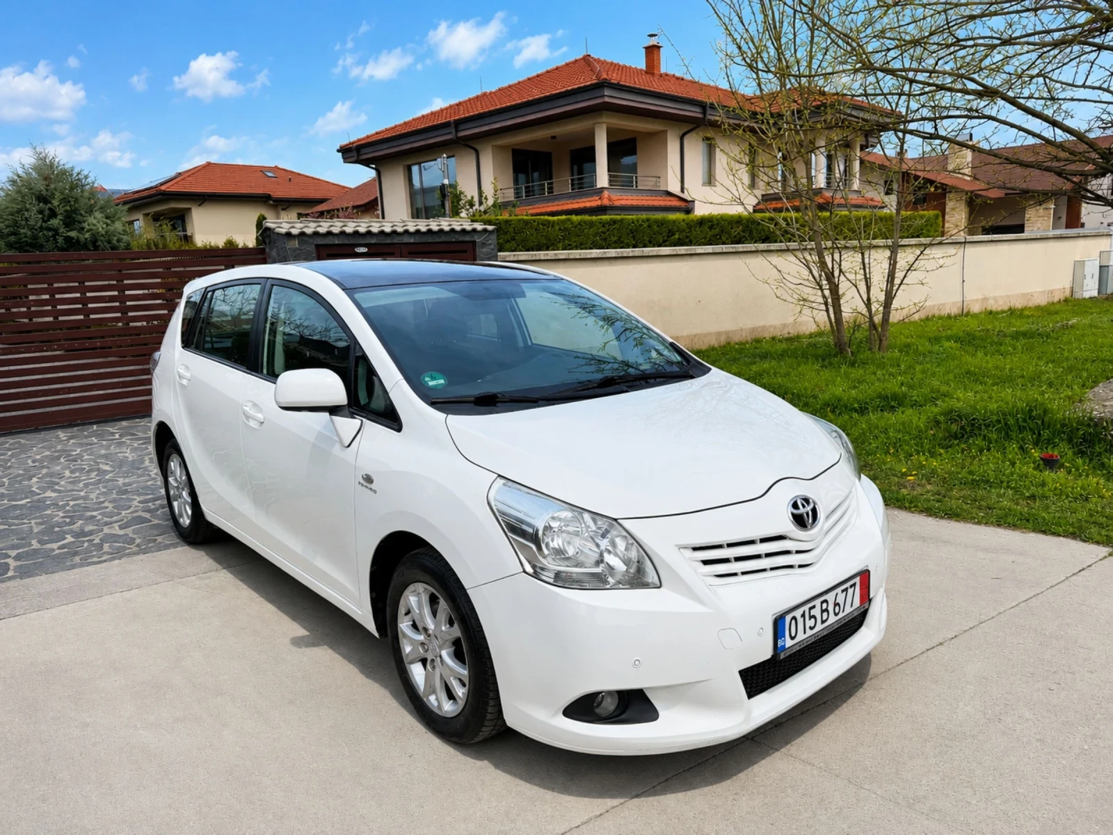 Toyota Verso  1.8 Edition, снимка 3 - Автомобили и джипове - 54035415