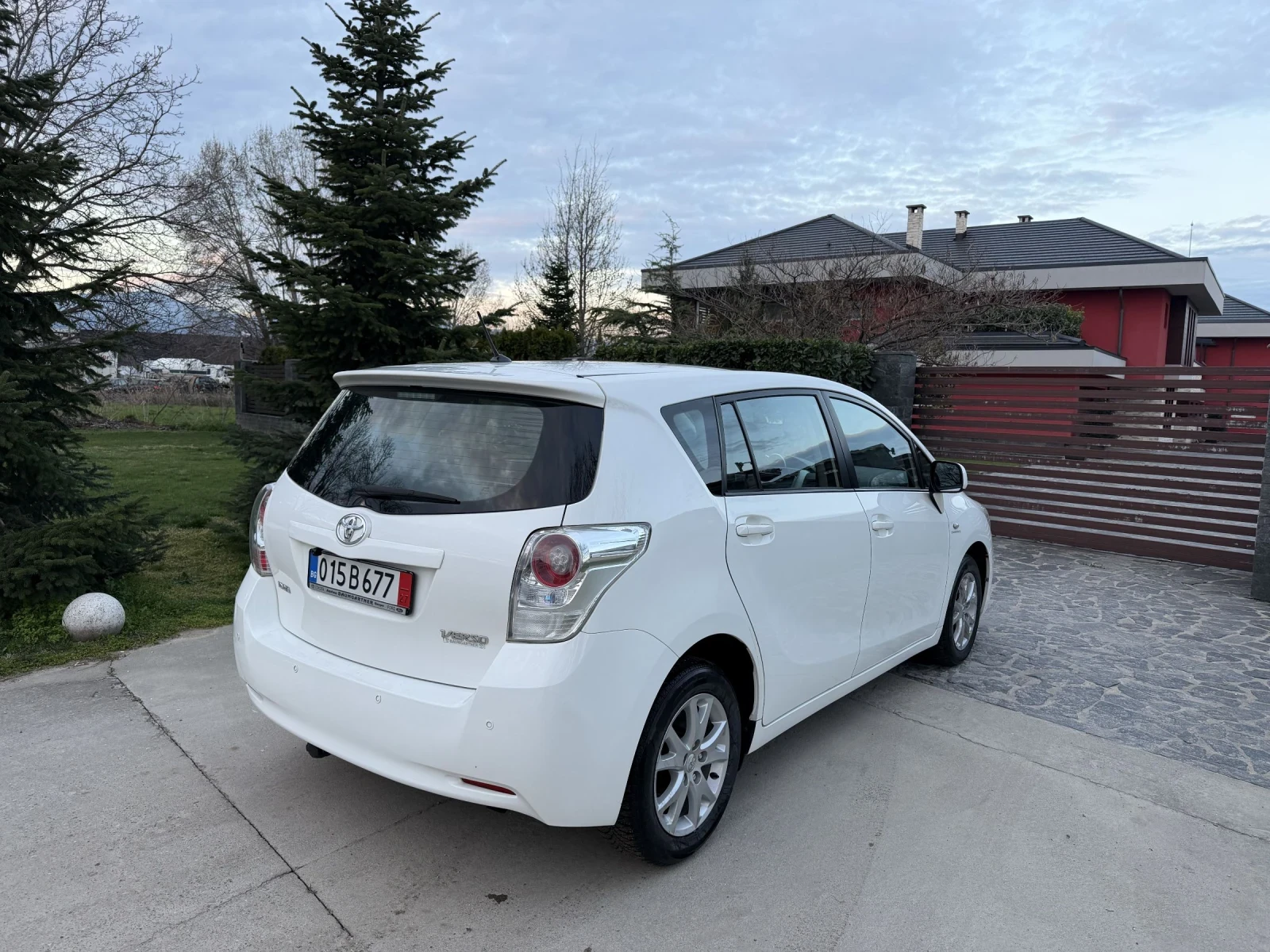 Toyota Verso  1.8 Edition, снимка 4 - Автомобили и джипове - 54035415