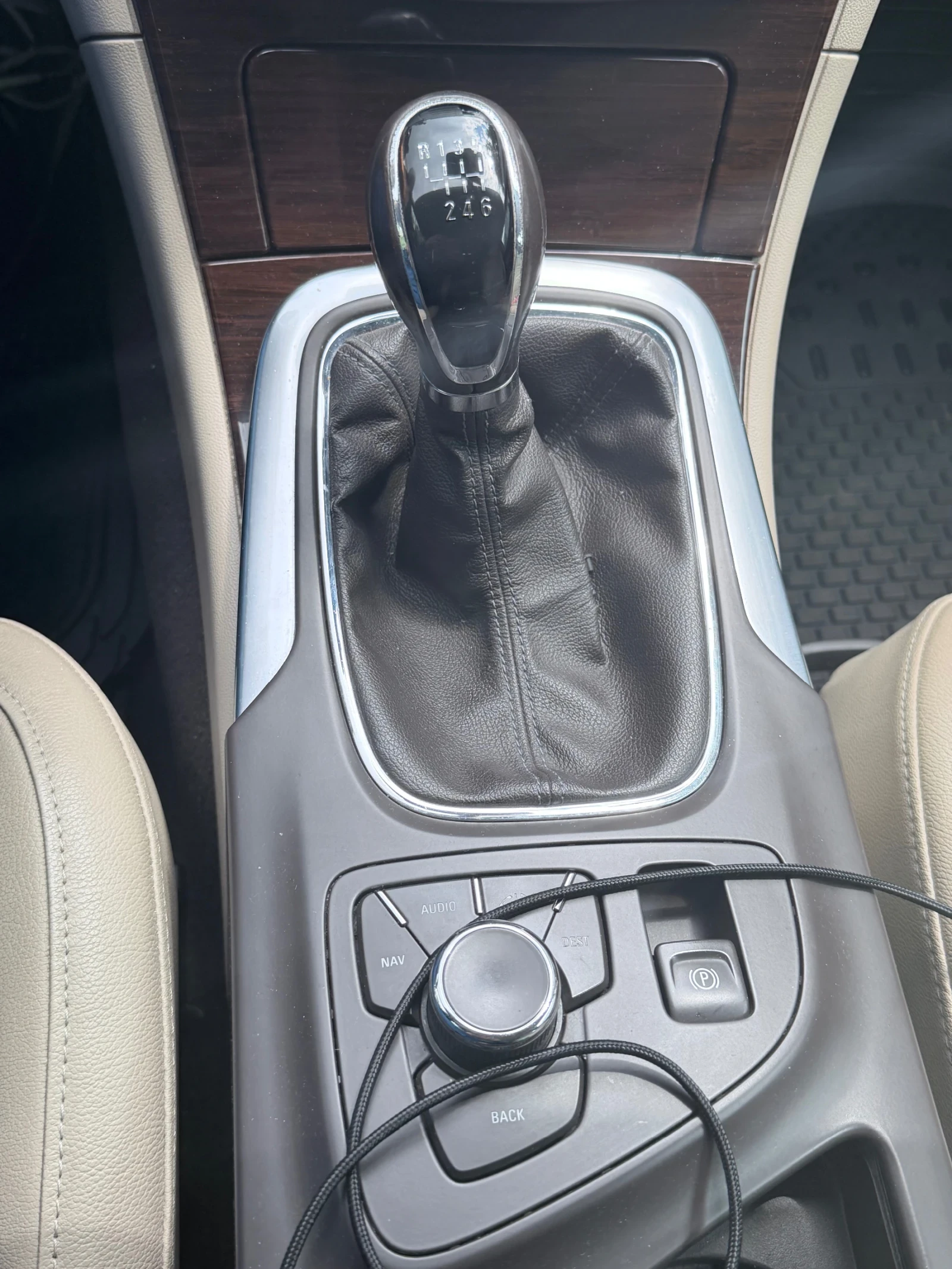 Opel Insignia Комби, снимка 7 - Автомобили и джипове - 55276771
