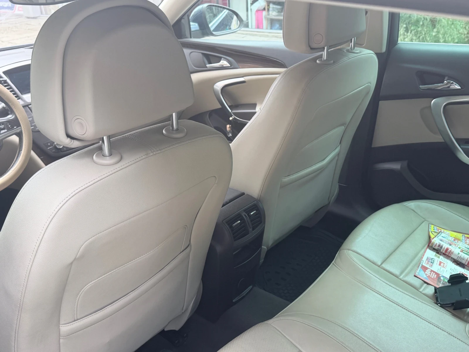 Opel Insignia Комби, снимка 4 - Автомобили и джипове - 55276771
