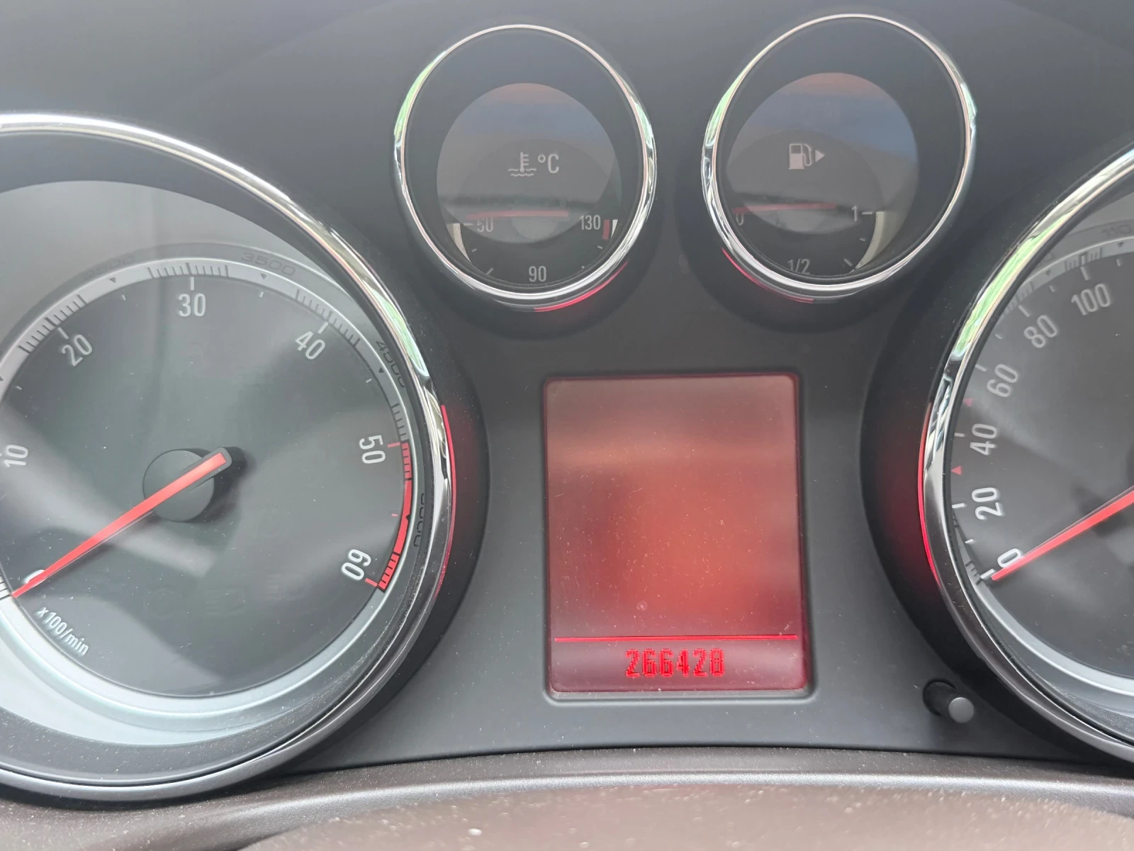 Opel Insignia Комби, снимка 5 - Автомобили и джипове - 55276771