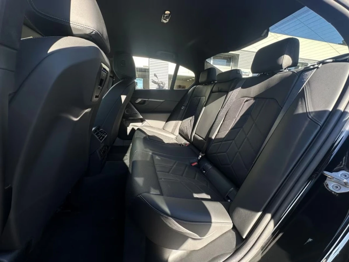 BMW 540 d* xDrive* Bowers* M Sport* HUD* LED, снимка 4 - Автомобили и джипове - 55299127