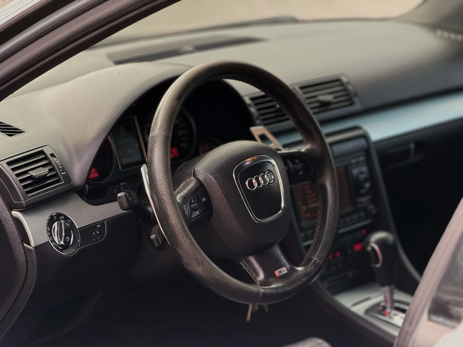 Audi A4 2.0 TDI, снимка 6 - Автомобили и джипове - 55354910