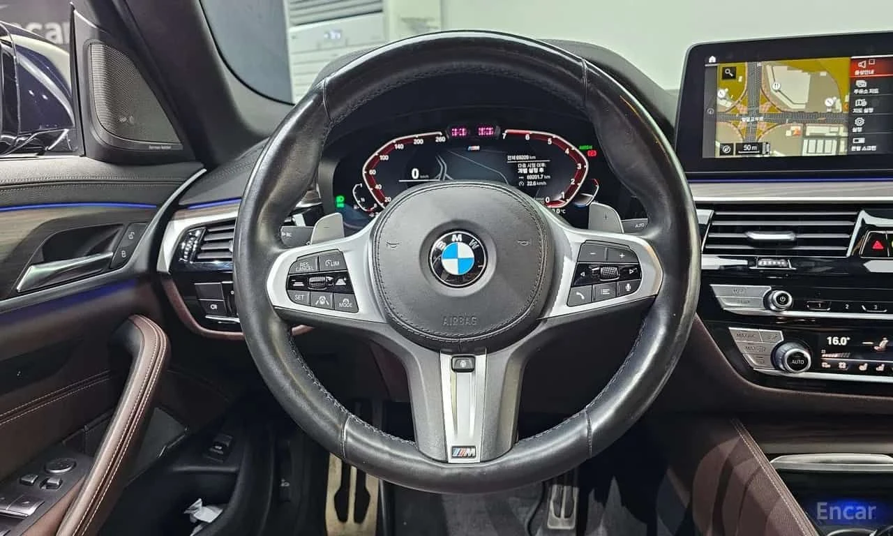 BMW 530 xDrive M Sport /ОБДУХВАНЕ/ШИБИДАХ/ДИСТРОНИК/360, снимка 13 - Автомобили и джипове - 55728957