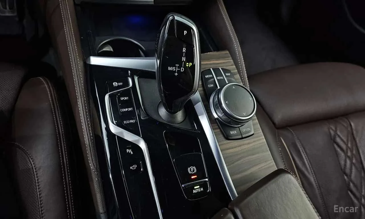 BMW 530 xDrive M Sport /ОБДУХВАНЕ/ШИБИДАХ/ДИСТРОНИК/360, снимка 9 - Автомобили и джипове - 55728957