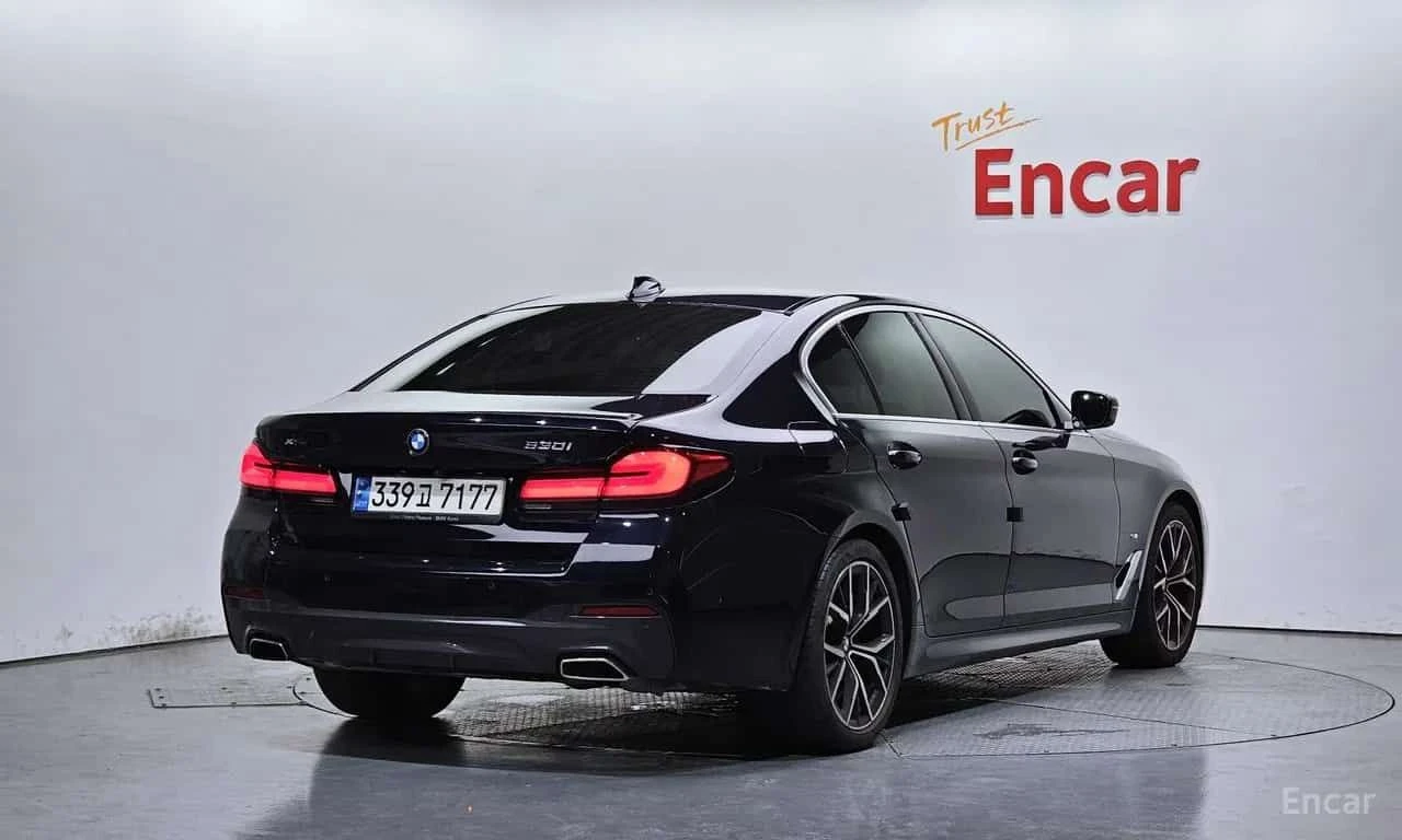 BMW 530 xDrive M Sport /ОБДУХВАНЕ/ШИБИДАХ/ДИСТРОНИК/360, снимка 2 - Автомобили и джипове - 55728957