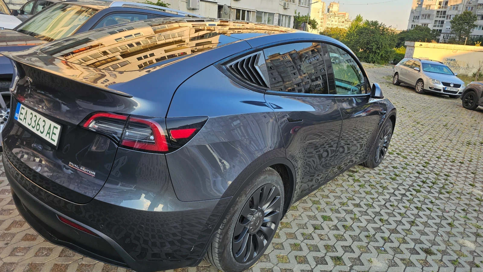 Tesla Model Y Dual motor long range, снимка 4 - Автомобили и джипове - 55766387