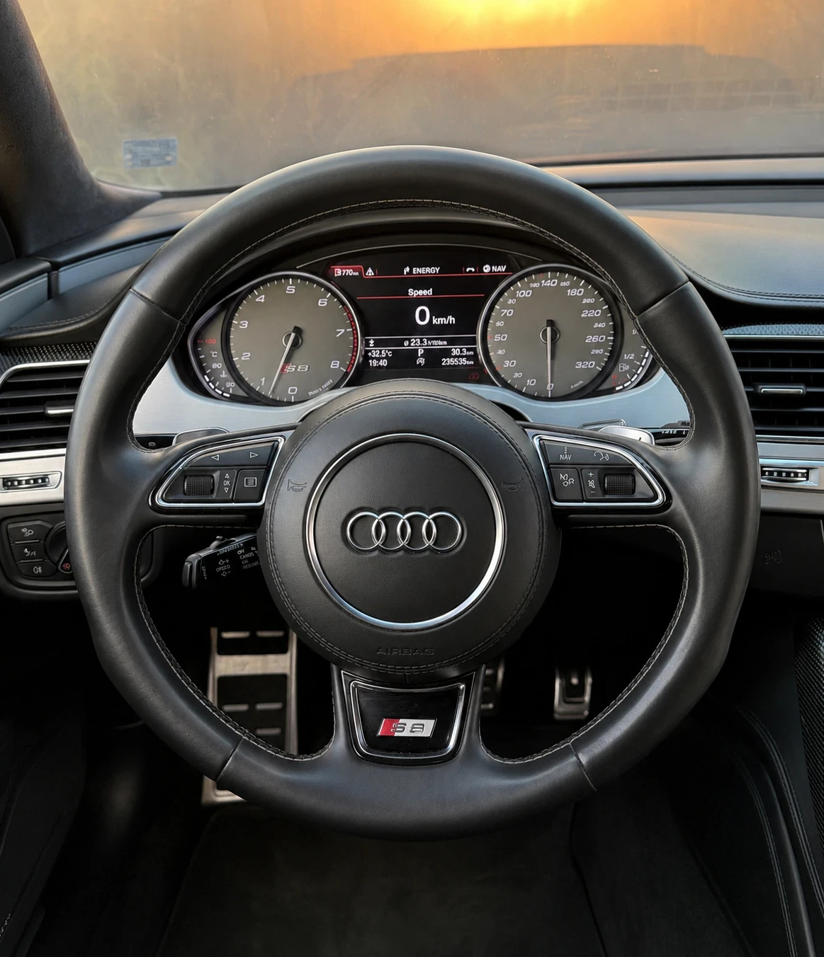 Audi S8 520HP| QUATTRO| DISTRONIC| CARBON| BOSE| ЛИЗИНГ, снимка 10 - Автомобили и джипове - 55792862