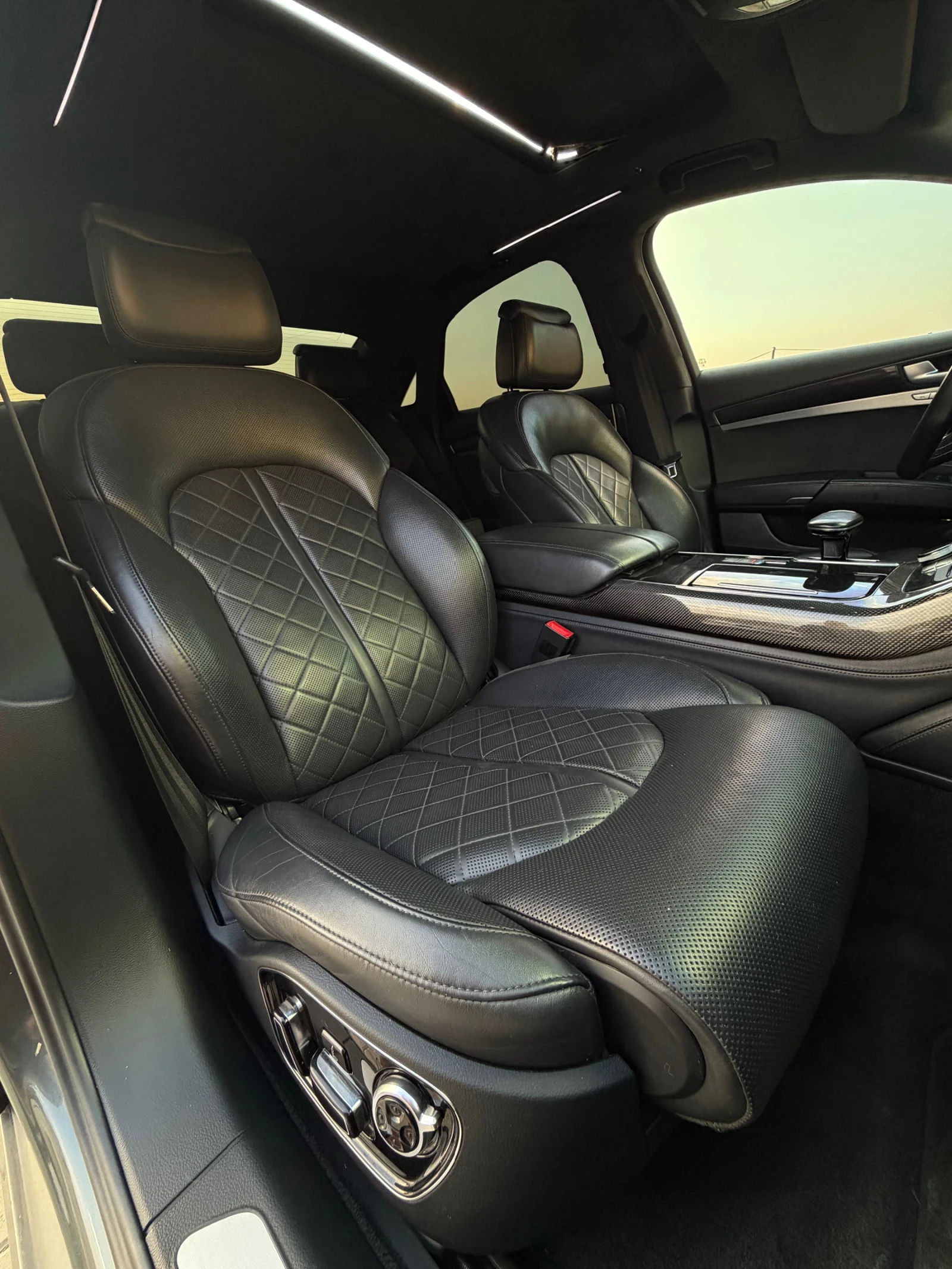 Audi S8 520HP| QUATTRO| DISTRONIC| CARBON| BOSE| ЛИЗИНГ, снимка 6 - Автомобили и джипове - 55792862