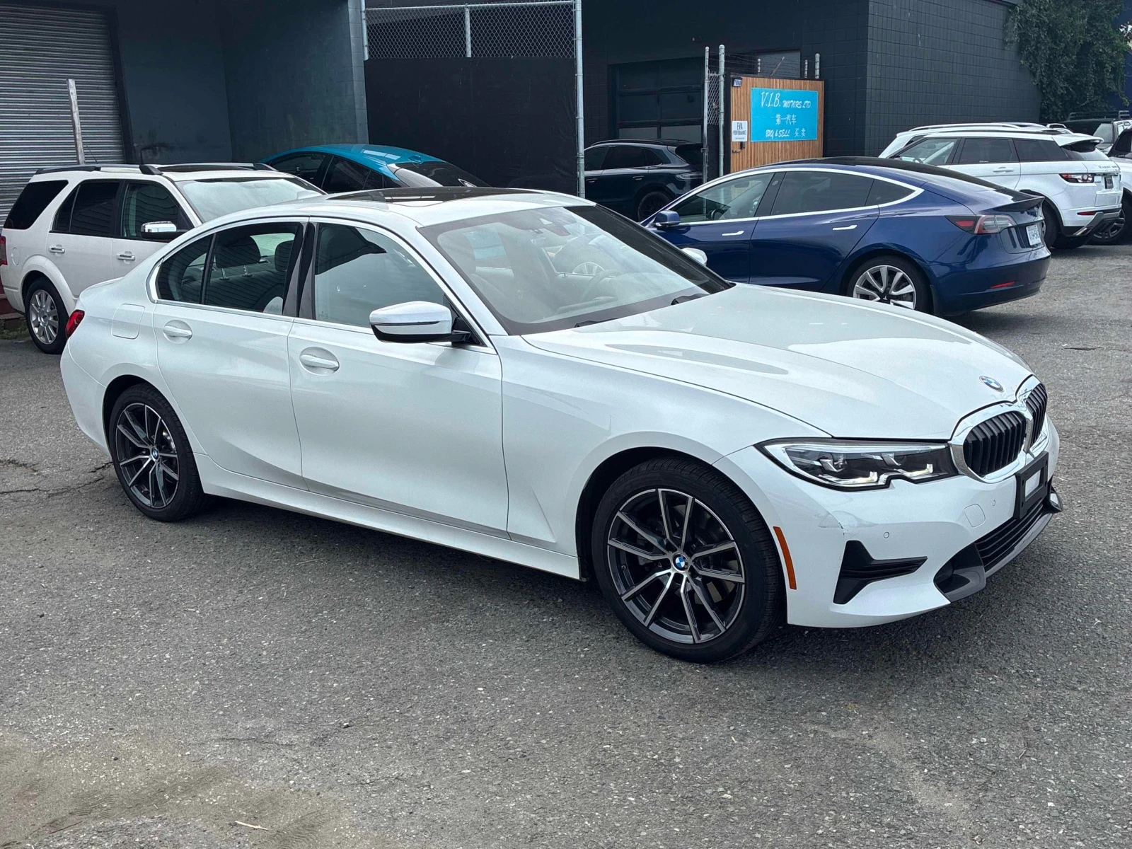 BMW 330 i xDrive | CARFAX | АВТОФИНАНСИРАНЕ, снимка 4 - Автомобили и джипове - 56059041