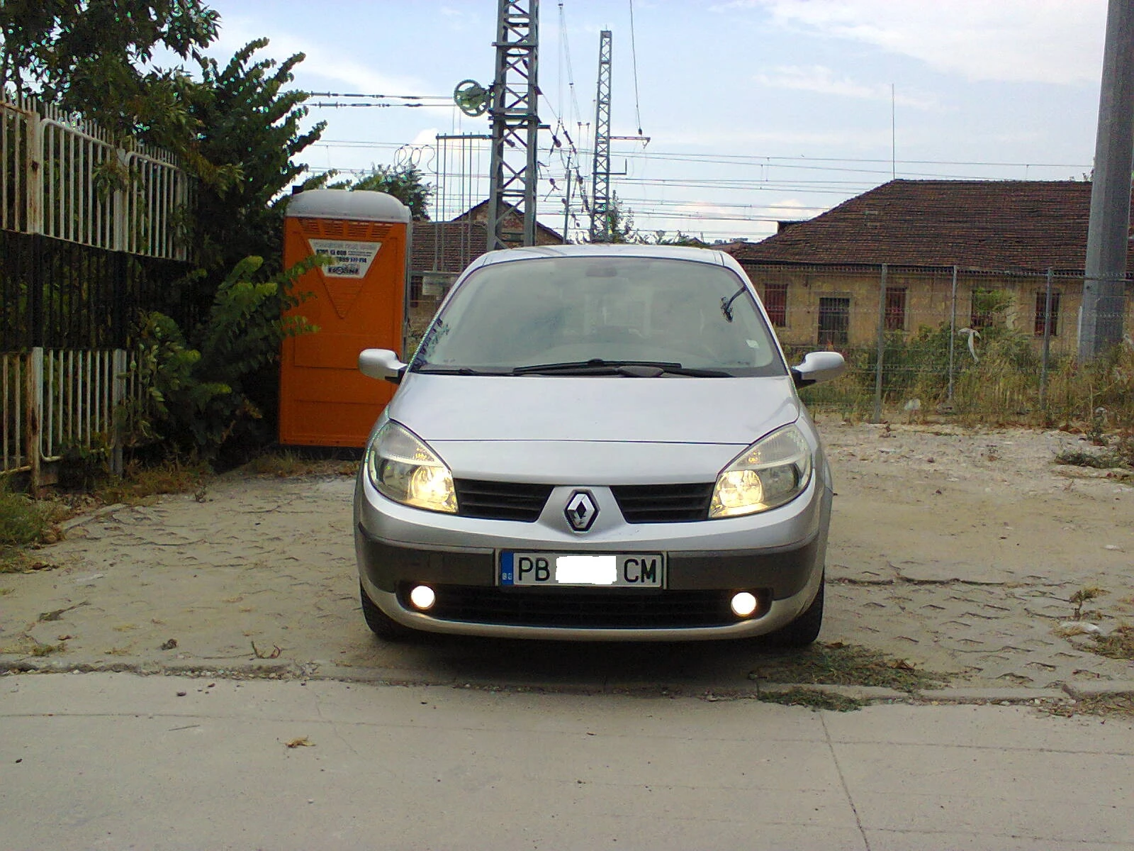 Renault Scenic 1.5 Тdci-86 коня* КЛИМА* , снимка 8 - Автомобили и джипове - 56228668