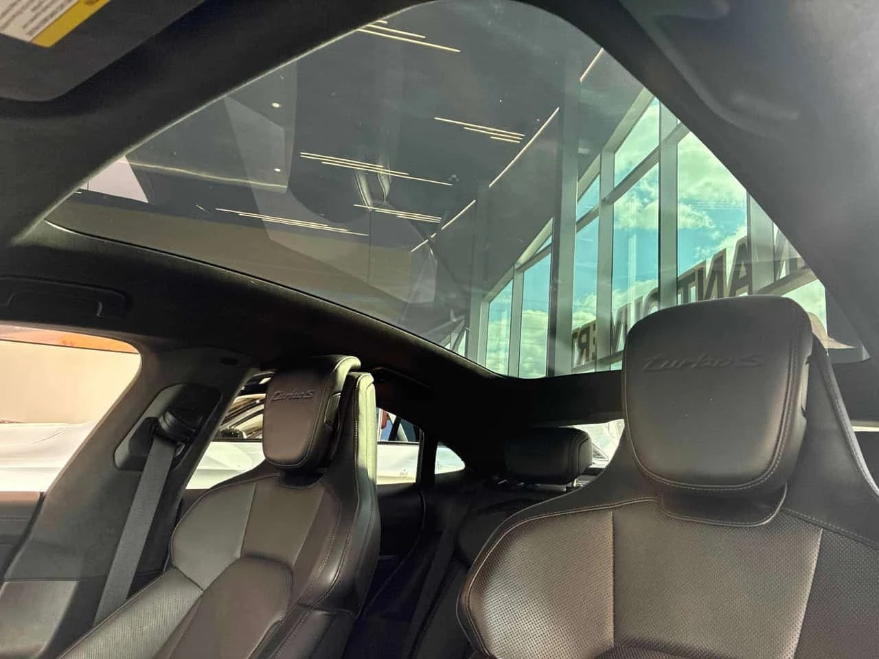 Porsche Taycan Turbo  CARFAX | Mobile.bg � ����������� 12