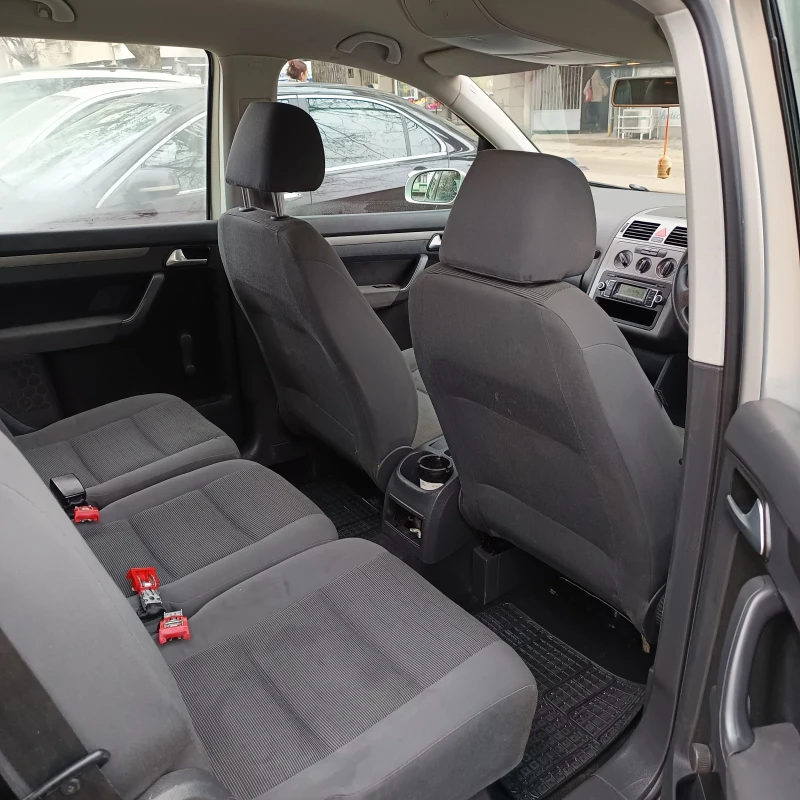 VW Touran 1.6i, снимка 6 - Автомобили и джипове - 53043426