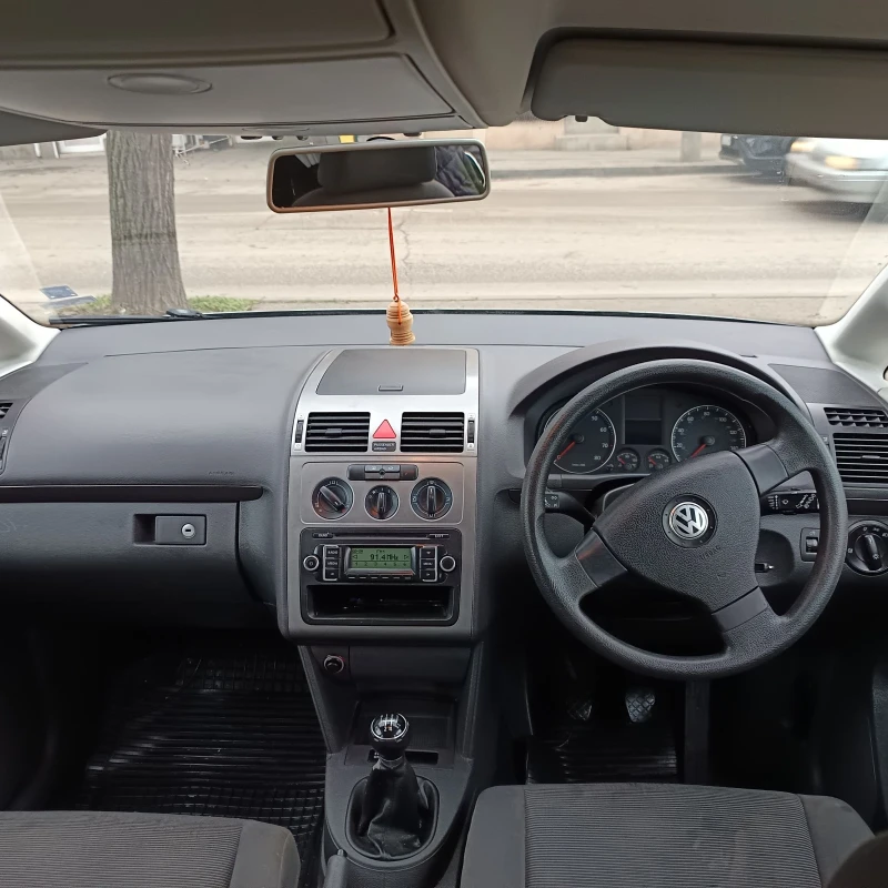 VW Touran 1.6i, снимка 5 - Автомобили и джипове - 53043426