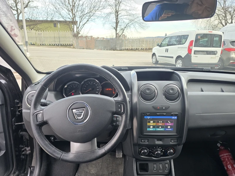 Dacia Duster 1.6бензин 115кс навигация , снимка 13 - Автомобили и джипове - 53278713