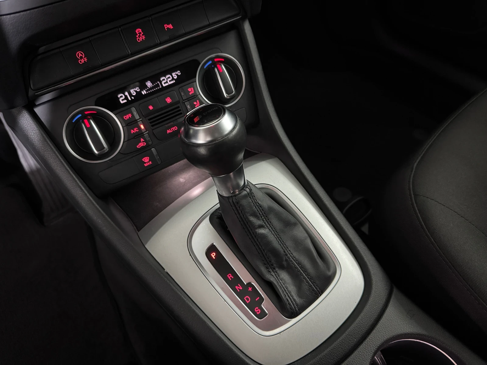 Audi Q3 2.0 TDI QUATTRO - S-TRONIC - EDITION SPORT , снимка 11 - Автомобили и джипове - 54586607
